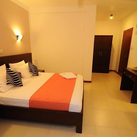 Hotel Shanelo Negombo Exterior foto